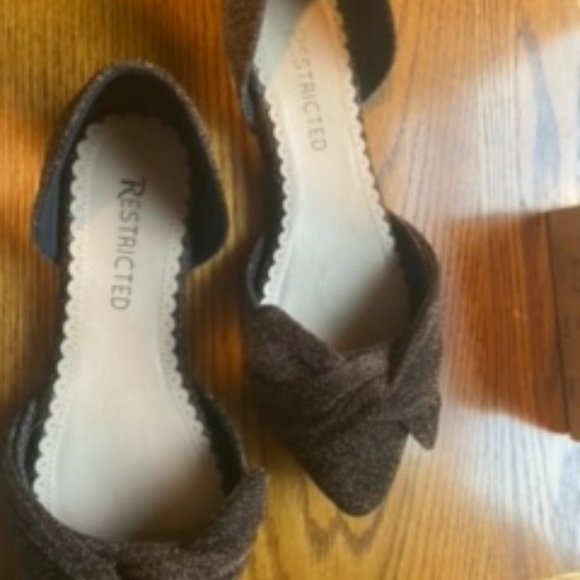 Restricted - Justine Flats - Picture 3 of 3